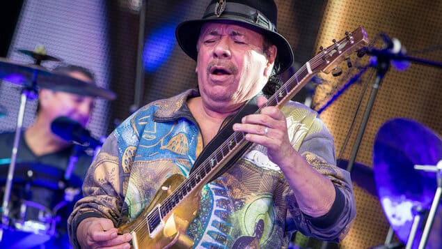 Carlos Santana collapses dehydrated: a rock legend collapses on stage - Panorama - Society


