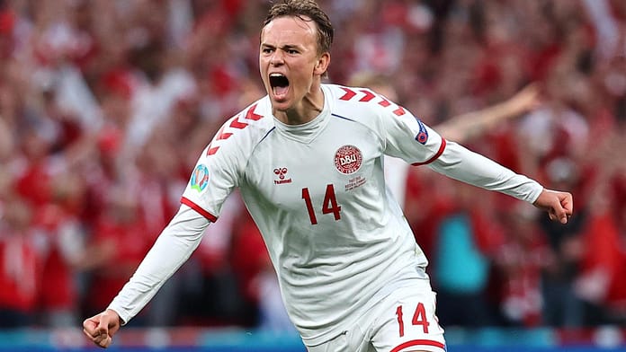 Denmark creates a miracle in the Round of 16 against Russia

