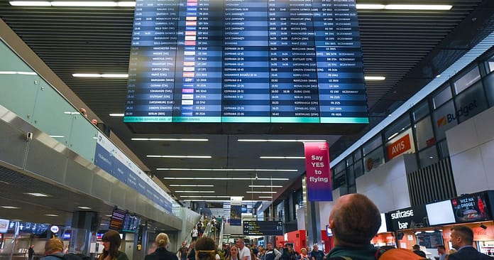 US raises COVID test requirements for air travelers


