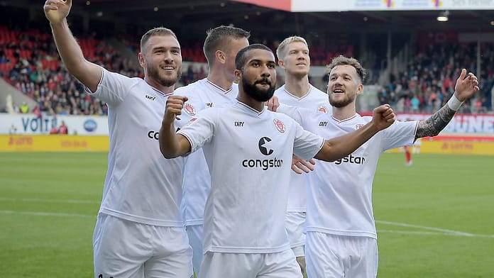 Three goals in five minutes: St. Pauli jumps to the top after falling behind

