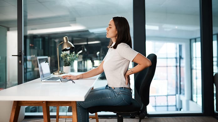Almost everyone makes 3 harmful posture mistakes in everyday life

