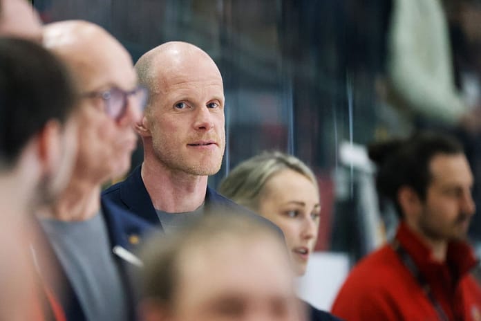 Ice hockey coach Söderholm: 