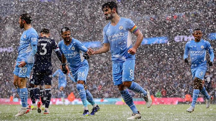 Nationalspieler Ilkay Gündogan erzielte den Führungstreffer im Schneetreiben von Manchester.
