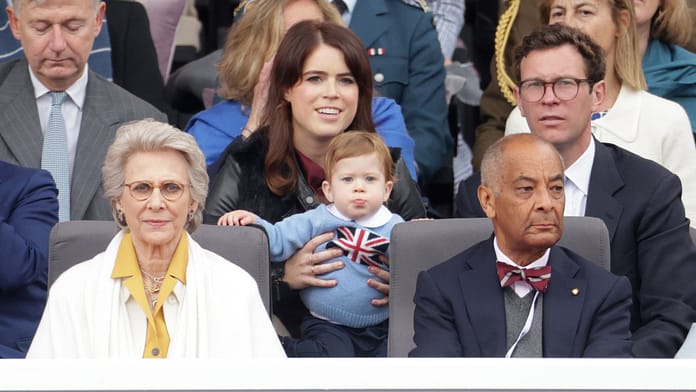  Attractive!  Princess Eugenie with her son August in the Queen's pageant

