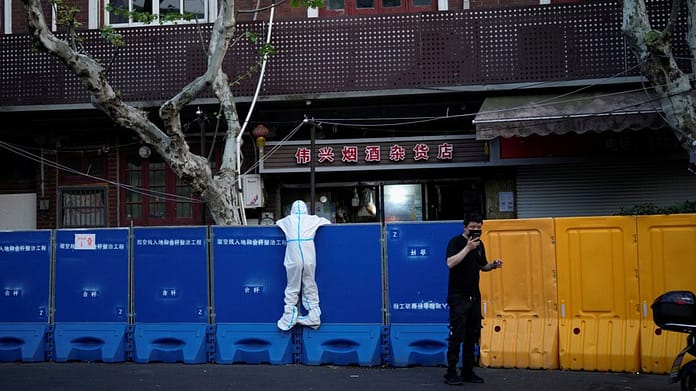 Les autorités de Shanghai ont décidé de prolonger le confinement strict de la ville, qui ne devait durer que quatre jours.