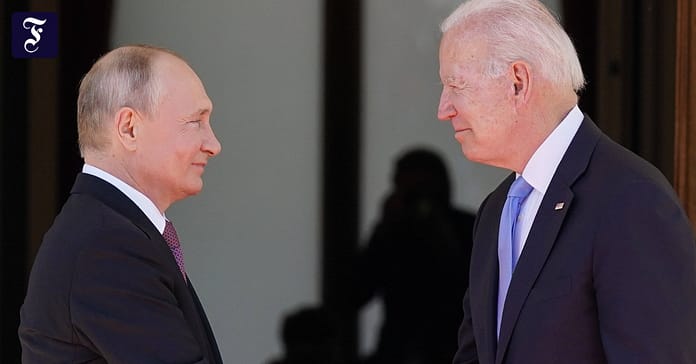 Biden and Putin discuss the situation in Ukraine

