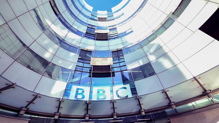 Great Britain: The BBC will not be funded from fees from 2027

