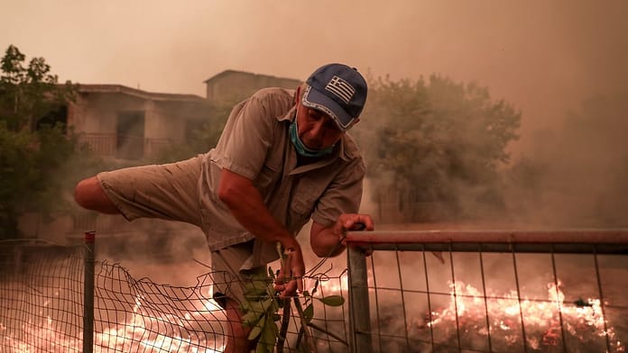 Inferno on a Greek island: Euboeas save villages from fire

