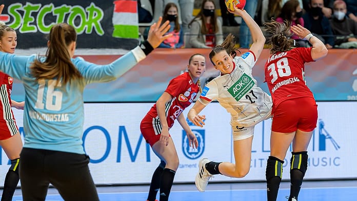 A trembling victory over Hungary: Women's handball in the World Cup quarter-finals

