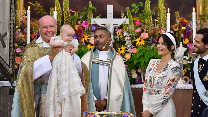 Swedish Royal Family: Prince Julian was baptized

