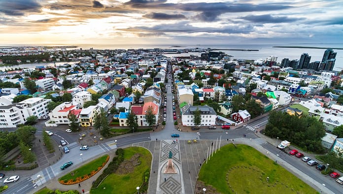 4 days a week: how Iceland cut hours - and thus increased productivity وبالتالي

