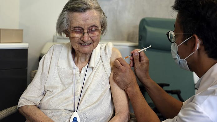 COVID-19: a toll-free number launched to vaccinate the elderly

