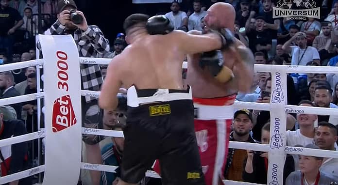 Sinan Ji wins the boxing match against Bozeman by KO

