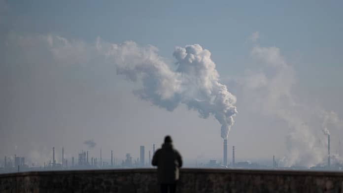 Compromise to cross Ukraine: EU refineries pay Russia's Druzhba fees

