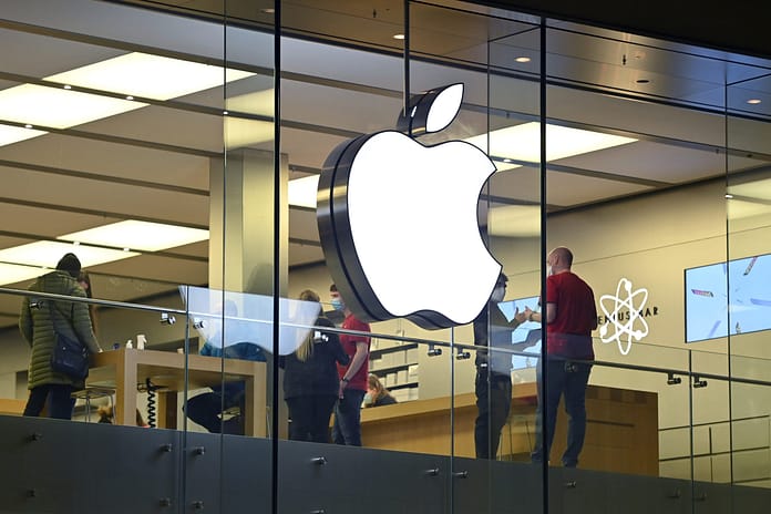 Apple-Logo am Geschäft in München