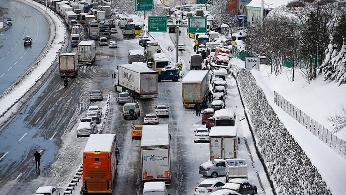 Traffic partially paralyzed: Turkey and Greece suffer from snow chaos

