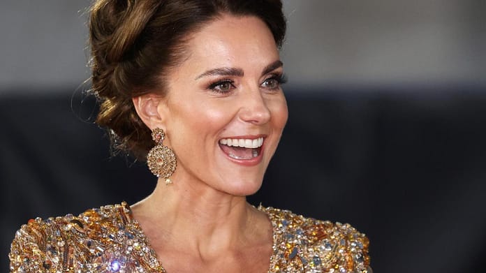 Duchess Kate inspires completely with gold at the Bond premiere

