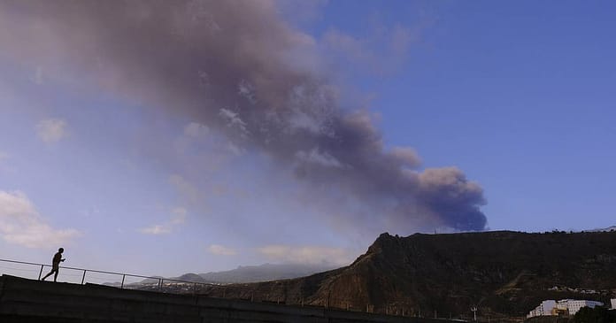 Strong earthquake and new lava flow on the Spanish Canary Island

