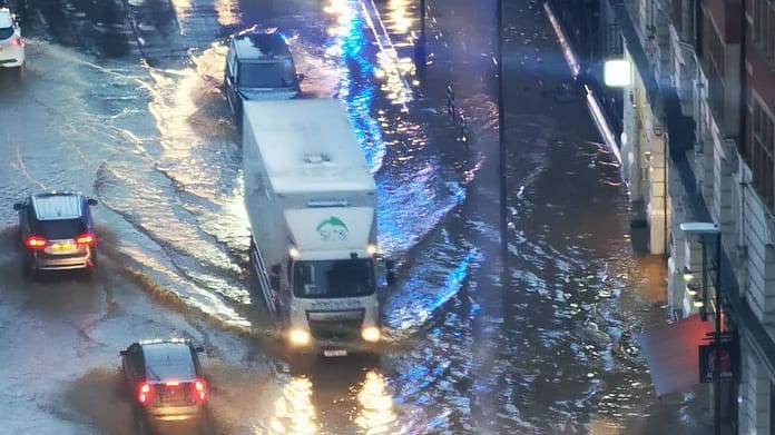 London, England: Floods after heavy rain - News abroad

