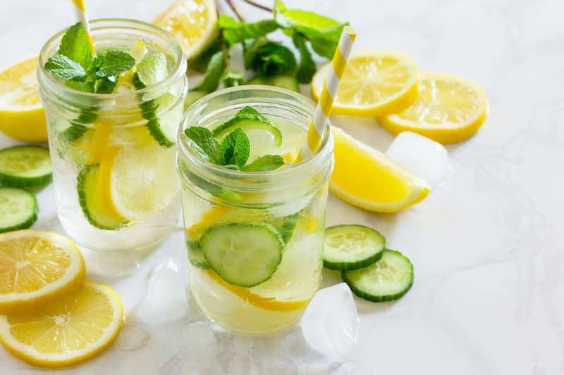 Heat wave and weight loss Two cups of water with lemon and cucumber