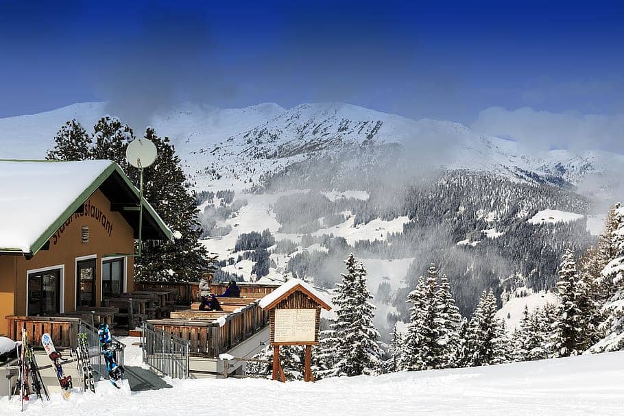 Best Resorts for Skiing and Snowboarding in the French Alps