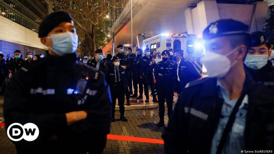 China says Hong Kong reform is a "punch" to end world "chaos" |  DW