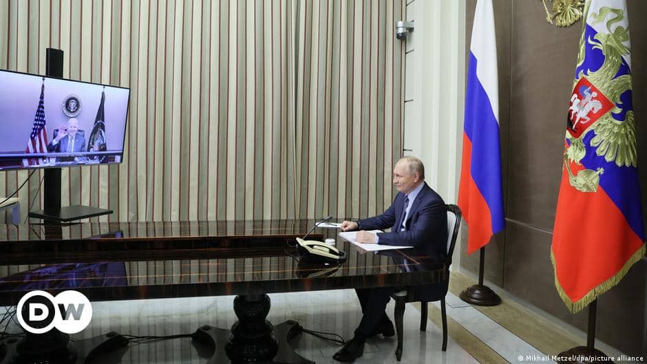 Biden and Putin hold a virtual summit to avoid escalation in Ukraine |  world |  DW