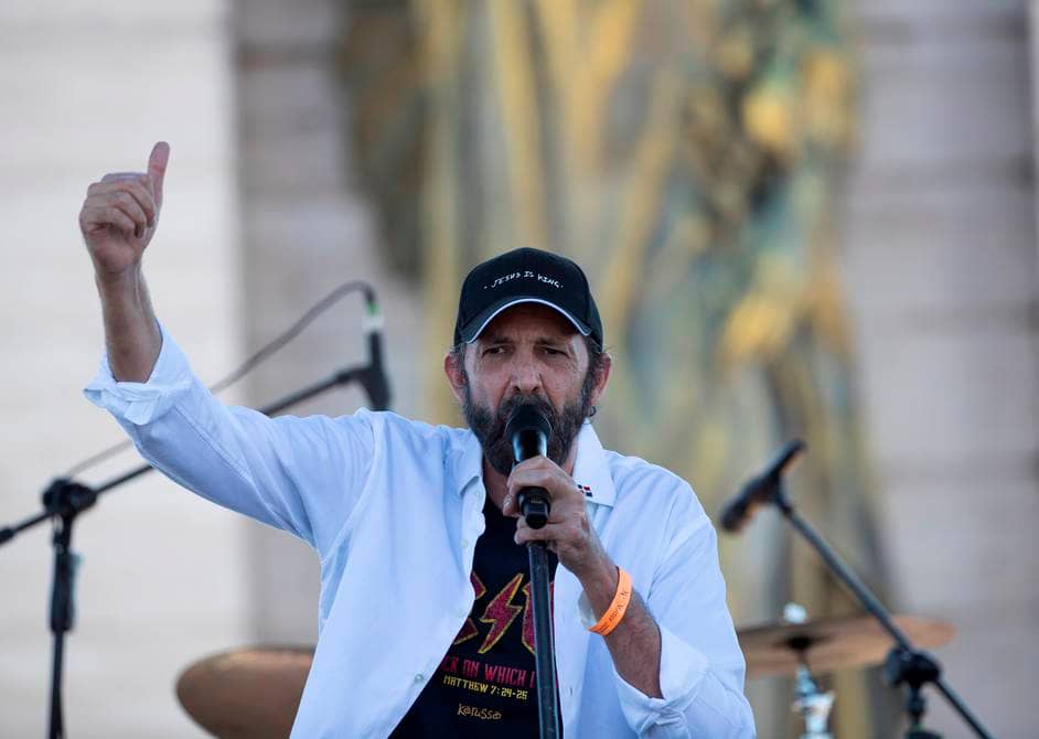 Juan Luis Guerra adapts his song "Cantando Bachata" for rock genre |  Music  entertainment