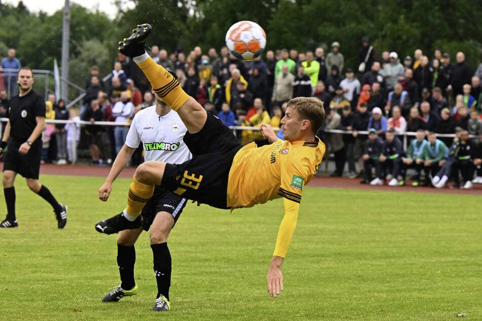 Christoph Daverner made it 2-0 with an overhead kick, for a total of three times.