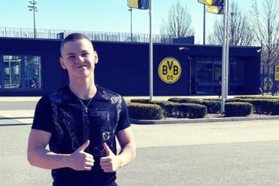 Cole Campbell (16) in the territory of Borussia Dortmund.