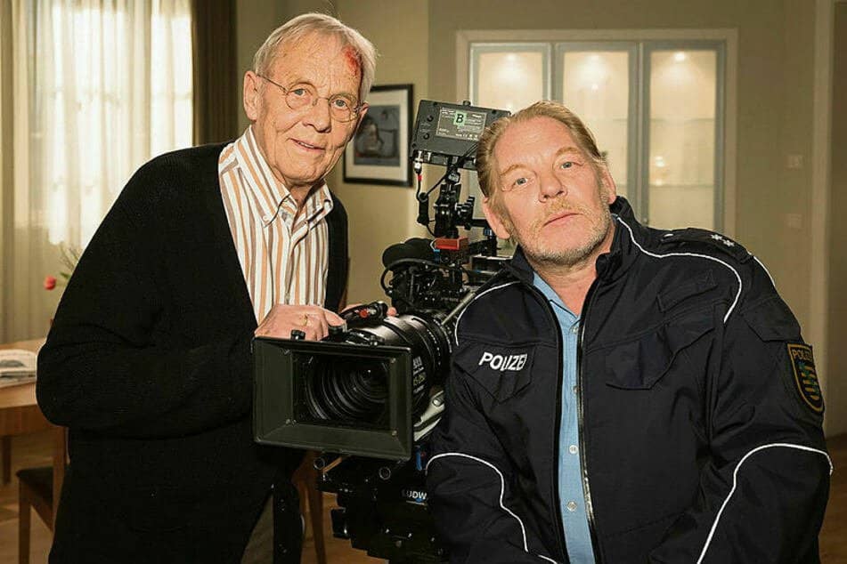 Actors Rolfe (86) and Ben Baker (57, right) together for the first time in front of the camera on the MDR series.