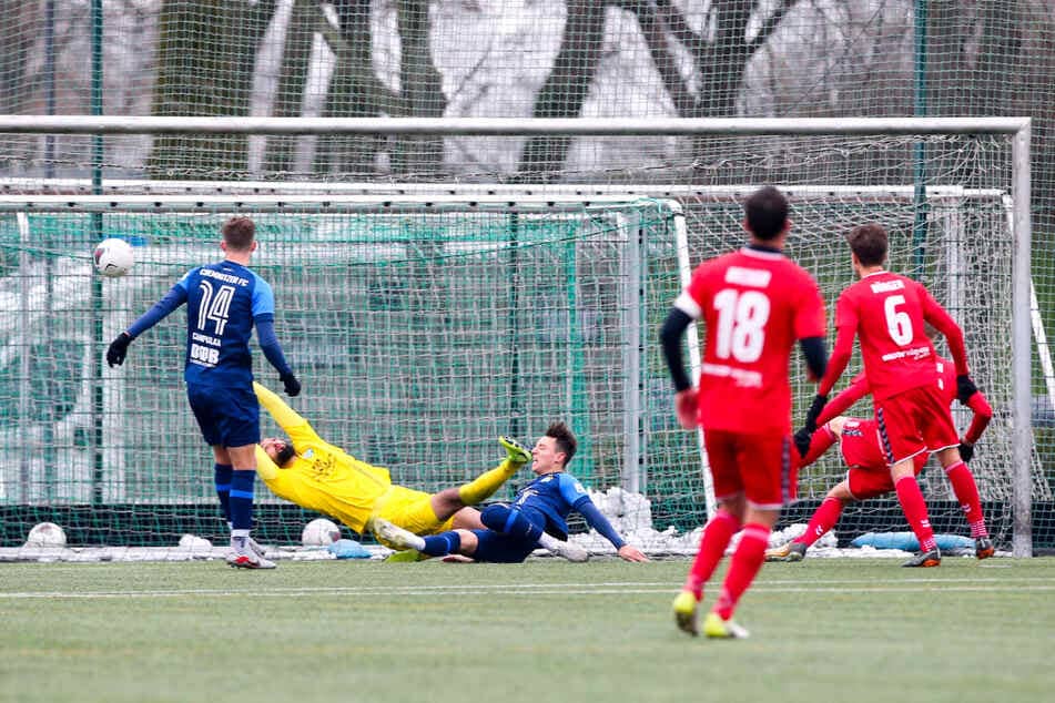 Meuselwitz goal: Former CFC player Alexander Dartsch (right, hidden) scored 0: 2 against goalkeeper Issa Dogan in the 64th minute.