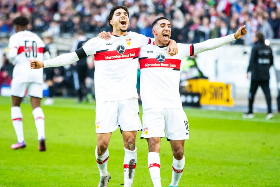 VfB stars Omar Marmoush (23, left) and Thiago Thomas (19, right) celebrate after a 3-2 win over FC Augsburg.