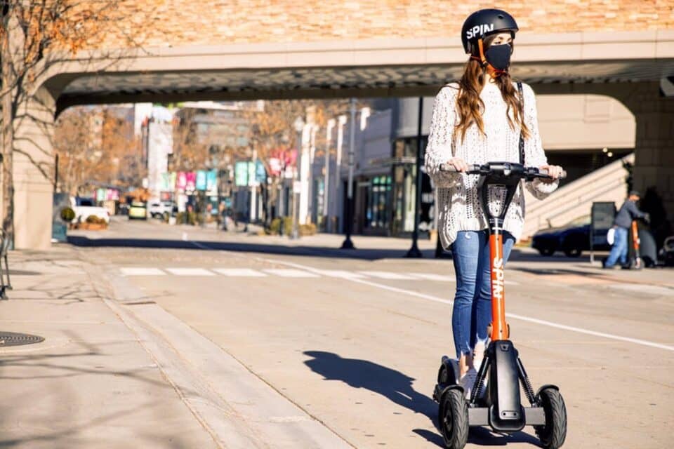 Spin (Ford) and Tortoise agree to deploy electric, scooters with remote control in European cities - El Periodico de la Energía