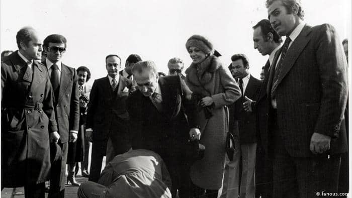 Shah Reza Pahlavi leaves Iran on January 16, 1979 (Photo: fanous.com)