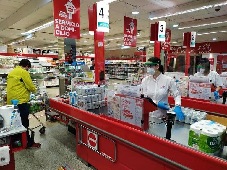 Supermarket workers during the pandemic.