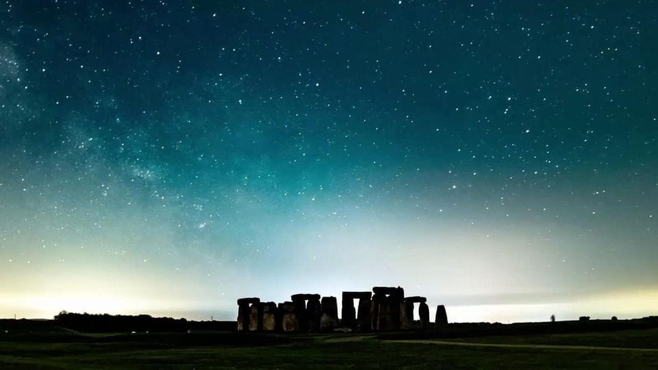 Time Lapse: The night sky over Stonehenge can be so beautiful