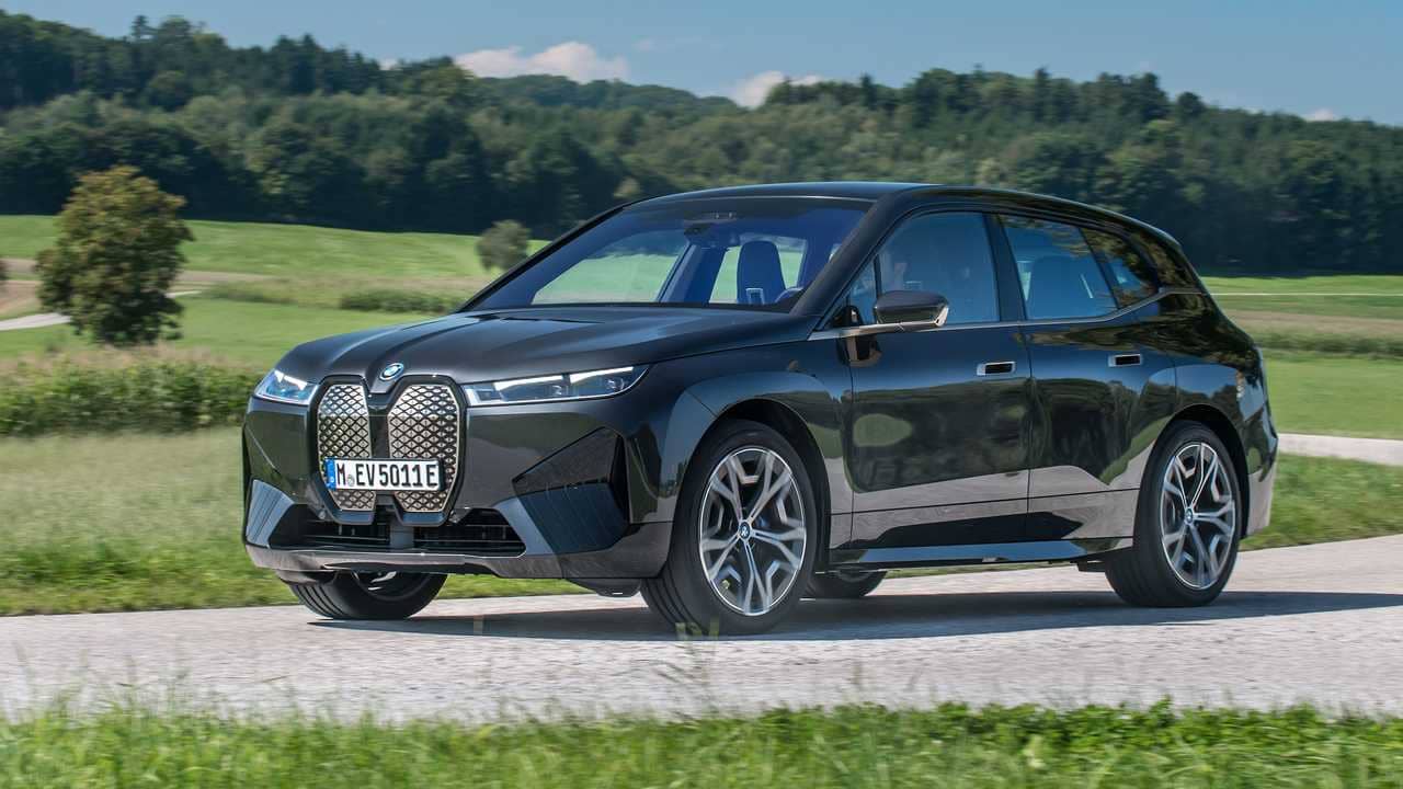 BMW iX xDrive50 (2021) in Sophisto-Grau