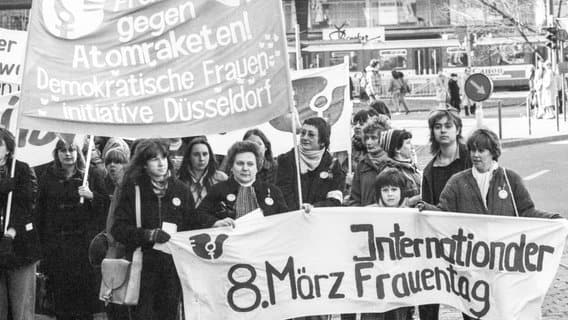 International Women's Day March 8, 1982 in Dசsseldorf.  © picture-alliance / dpa Photo: Glass Rose