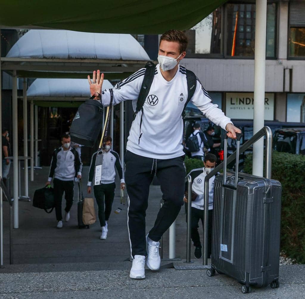 03.03.2021, football, 2020/2021 season, international match, Germany national team exit from the Lindner Congress Hotel in Dusseldorf for the international match between Germany and North Macedonia, Joshua Kimmich (Germany) TIM RAHBEN / RHR-FOTO