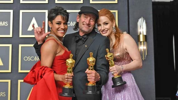 Ariana DeBose (from left, Best Supporting Actress), Troy Kotsur (Best Supporting Actor) and Jessica Chastain (Best Actress) at the Oscars 2022 in Los Angeles © Kevin Sullivan / ZUMA Press Wire / dpa +++ dpa-Bildfunk 