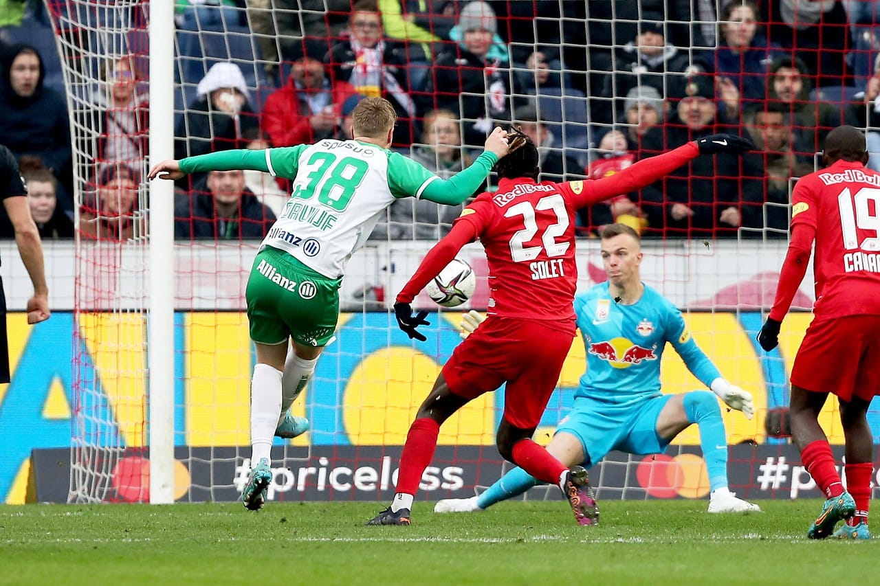 Ferdie Droef (Rapid) scored a goal against Salzburg