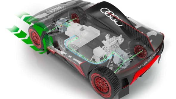 The high-voltage battery is located in the middle of the Audi RS Q e-tron.