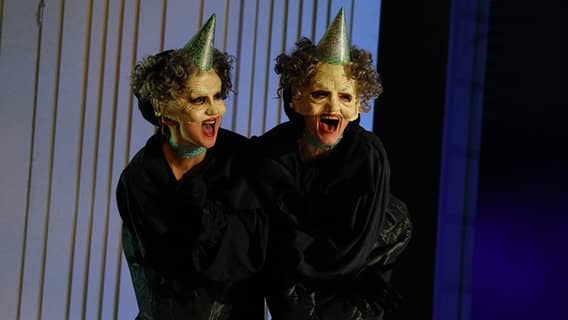 Mengqi Zhang (as Papagena) and Jennifer Böhm (as Papagena) at the Kiel Theater © Olaf Struck 